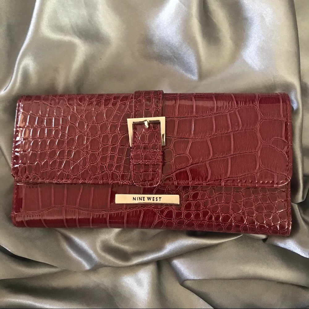 🛍 Nine West Red Snakeskin Wallet